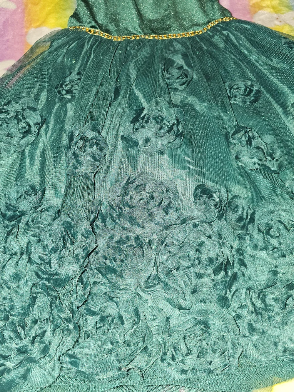 Nannette charming emerald